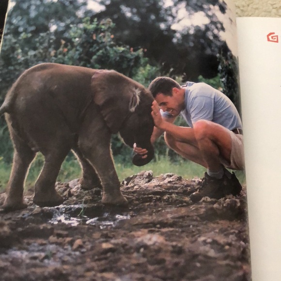 NWT Jeff Corwin Living on the Edge Book - Picture 7 of 16